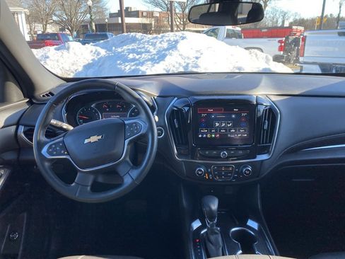 Used 2023 Chevrolet Traverse LT image 11