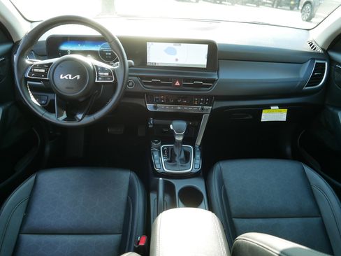 Certified 2024 Kia Seltos EX AWD/4WD image 10