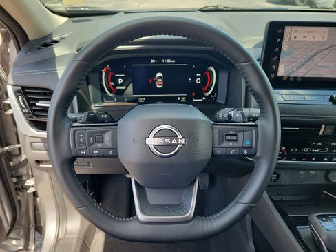 Certified 2025 Nissan Rogue SL w/ SL Premium Package FWD image 17