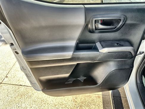 Used 2017 Toyota Tacoma SR5 image 15