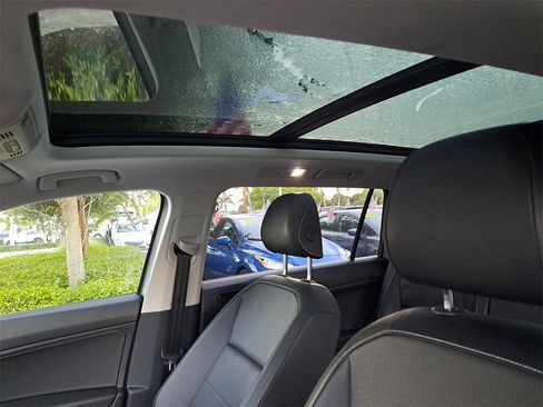 Certified 2021 Volkswagen Tiguan SE w/ Panoramic Sunroof Package image 15