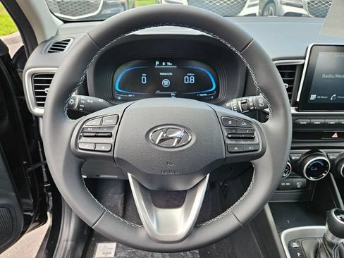 Certified 2025 Hyundai Venue SEL FWD image 10