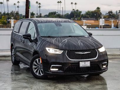 Certified 2024 Chrysler Pacifica Select