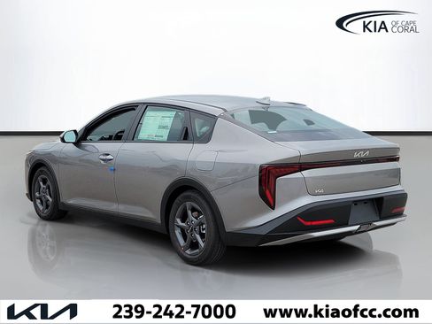 New 2026 Kia K4 FWD image 4