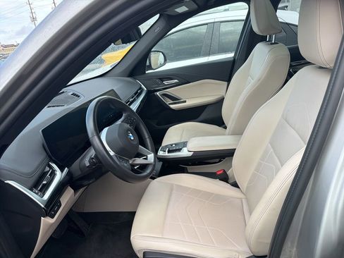 Used 2025 BMW X1 xDrive28i AWD/4WD image 2
