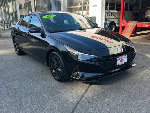 Used 2022 Hyundai Elantra SEL w/ Convenience Package image 2