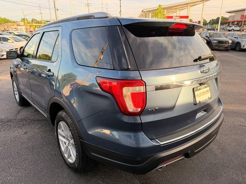 Used 2018 Ford Explorer XLT w/ Equipment Group 202A AWD/4WD image 3