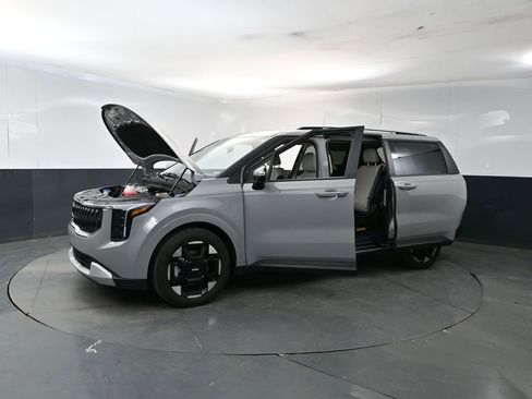 Used 2025 Kia Carnival EX FWD image 27
