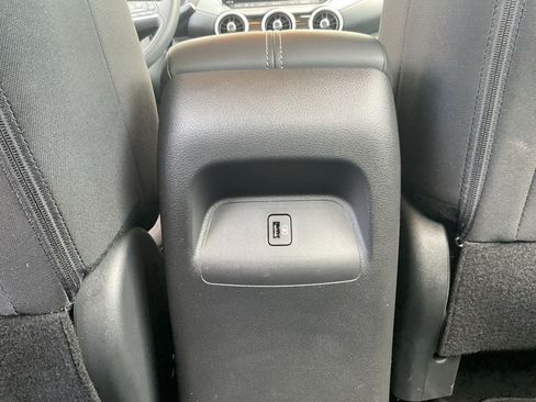 Used 2025 Nissan Sentra SV FWD image 10