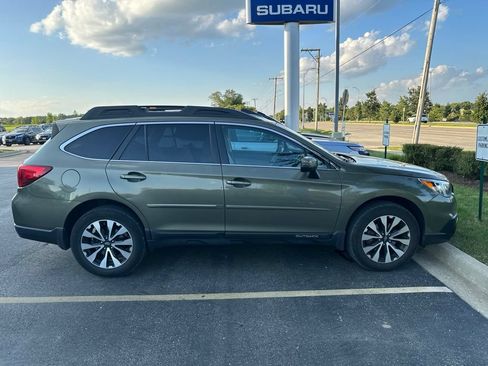 Used 2017 Subaru Outback 2.5i Limited AWD/4WD image 3