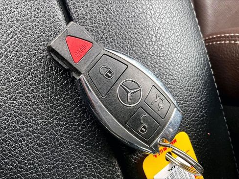 Used 2018 Mercedes-Benz GLC 300 4MATIC image 36