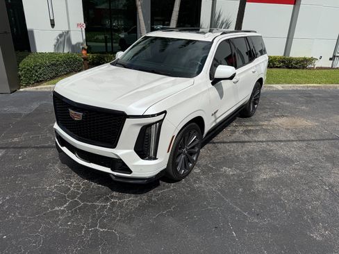 Used 2025 Cadillac Escalade V AWD/4WD image 8
