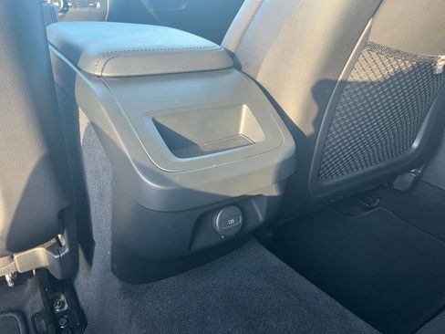 Used 2025 Volvo V60 B5 Cross Country Plus image 24