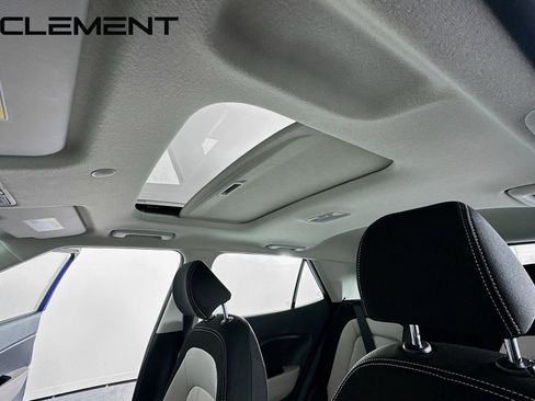 Used 2026 Hyundai Venue SEL FWD image 25