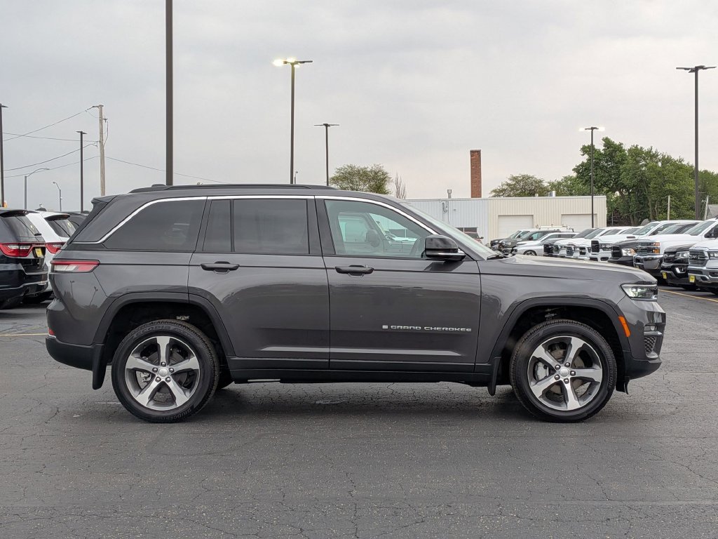 Used 2025 Jeep Grand Cherokee Limited w/ MOPAR Finishing Package AWD/4WD image 8