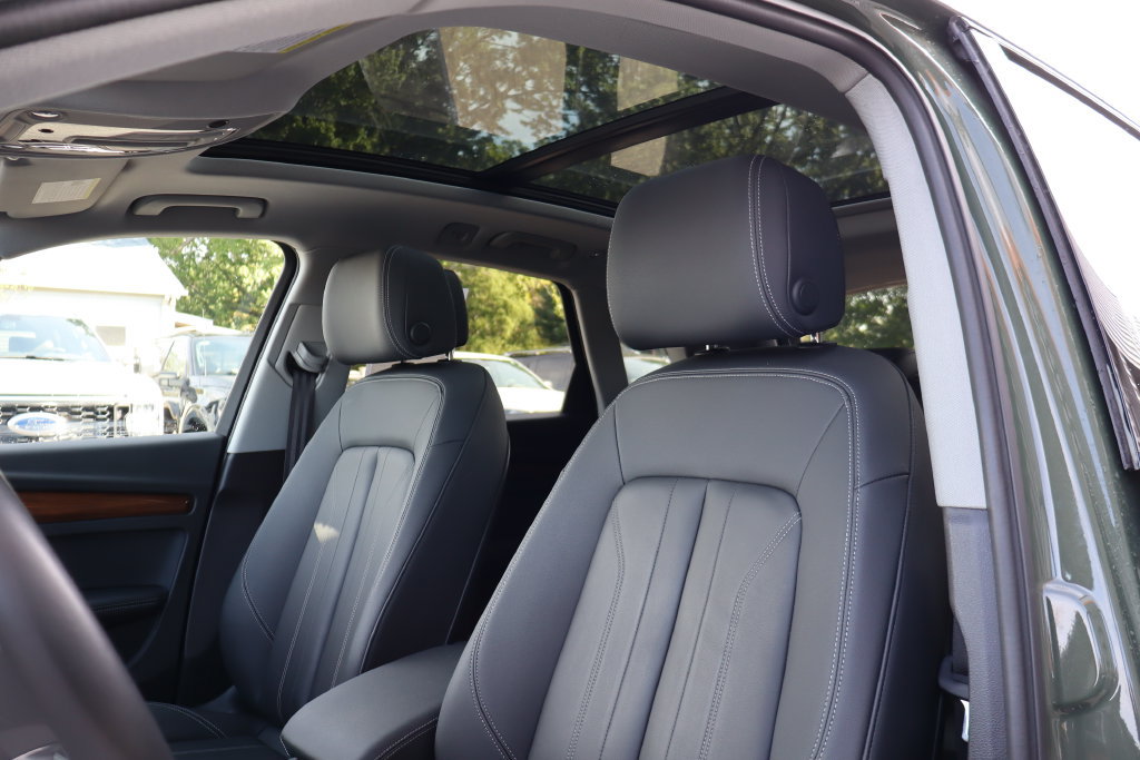Used 2024 Audi Q5 2.0T Premium Plus w/ Premium Plus Package AWD/4WD image 4