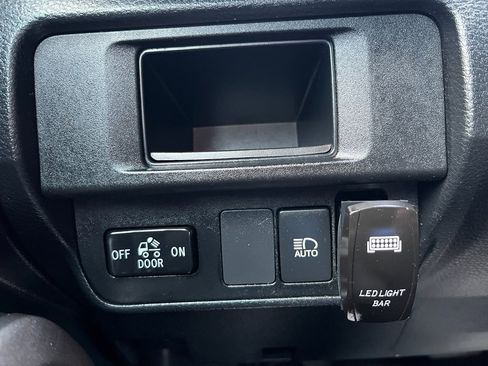 Used 2019 Toyota Tacoma SR5 image 26