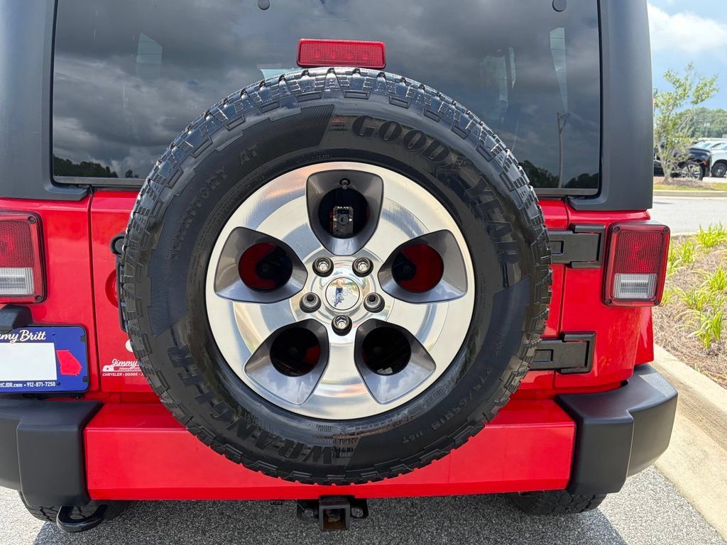 Used 2018 Jeep Wrangler Unlimited Sahara w/ Connectivity Group AWD/4WD image 19
