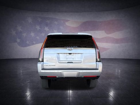 Used 2020 Cadillac Escalade ESV Luxury RWD image 4