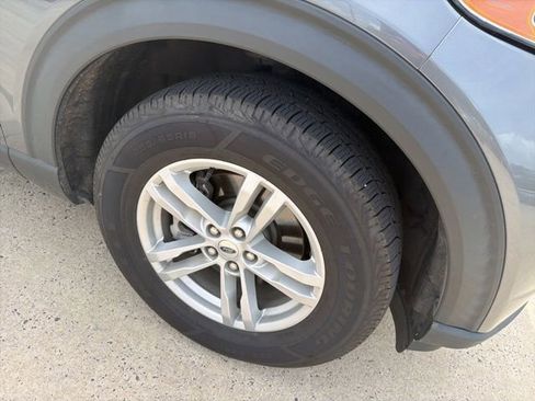 Used 2021 Ford Explorer XLT w/ Equipment Group 202A AWD/4WD image 24