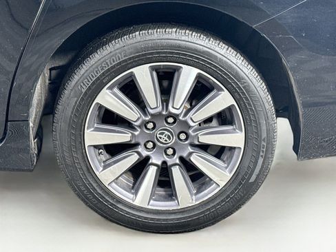 Used 2020 Toyota Sienna LE image 9