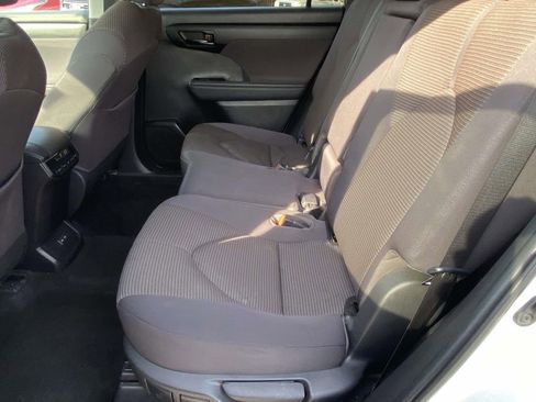 Used 2023 Toyota Highlander LE image 10
