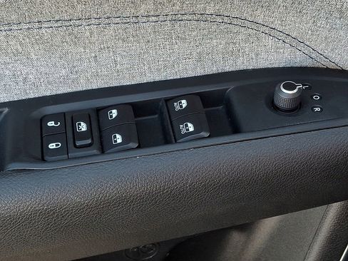 Used 2024 Jeep Compass Latitude image 25