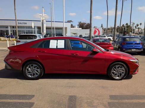 Used 2025 Hyundai Elantra Hybrid FWD image 5