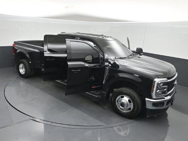 Used 2025 Ford F350 Lariat w/ Lariat Ultimate Package AWD/4WD image 63