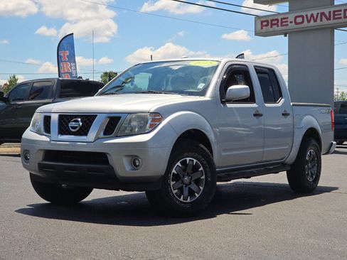 Used 2018 Nissan Frontier PRO-4X AWD/4WD image 2