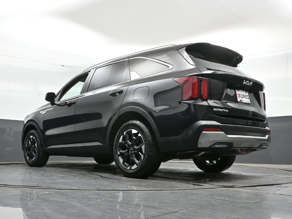 Used 2024 Kia Sorento S AWD/4WD image 45