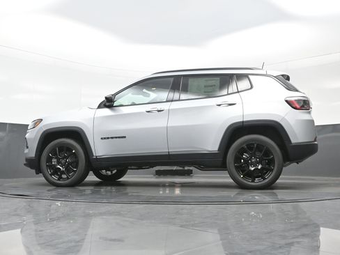 New 2026 Jeep Compass Latitude AWD/4WD image 15