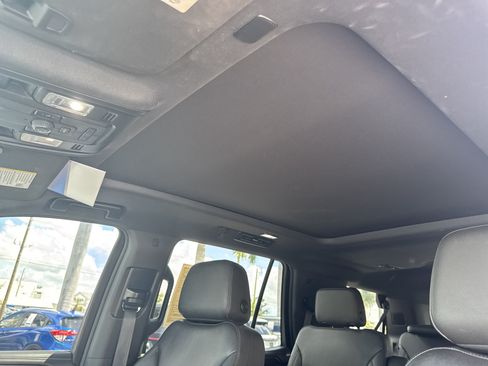 Used 2022 Chevrolet Tahoe Z71 w/ Luxury Package AWD/4WD image 24