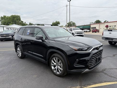 Used 2024 Toyota Grand Highlander AWD image 2