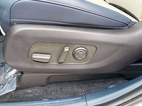 Used 2026 Kia Carnival EX FWD image 17