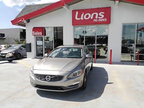 Used 2016 Volvo S60 T5 Inscription Platinum image 2