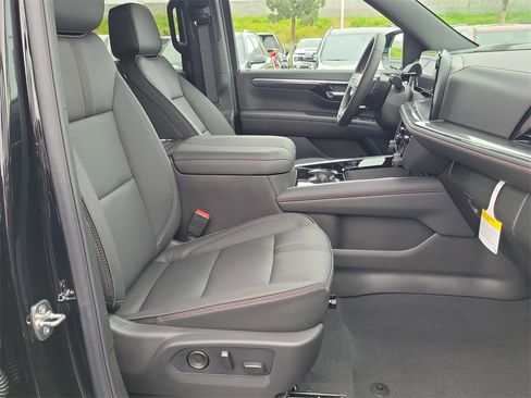 New 2026 Chevrolet Suburban RST image 17