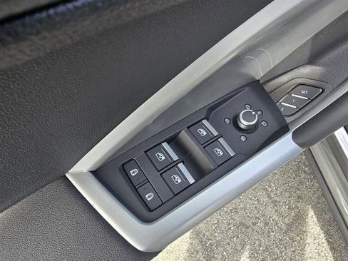 New 2025 Audi Q3 2.0T Premium image 19