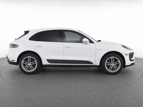 Used 2022 Porsche Macan AWD/4WD image 30