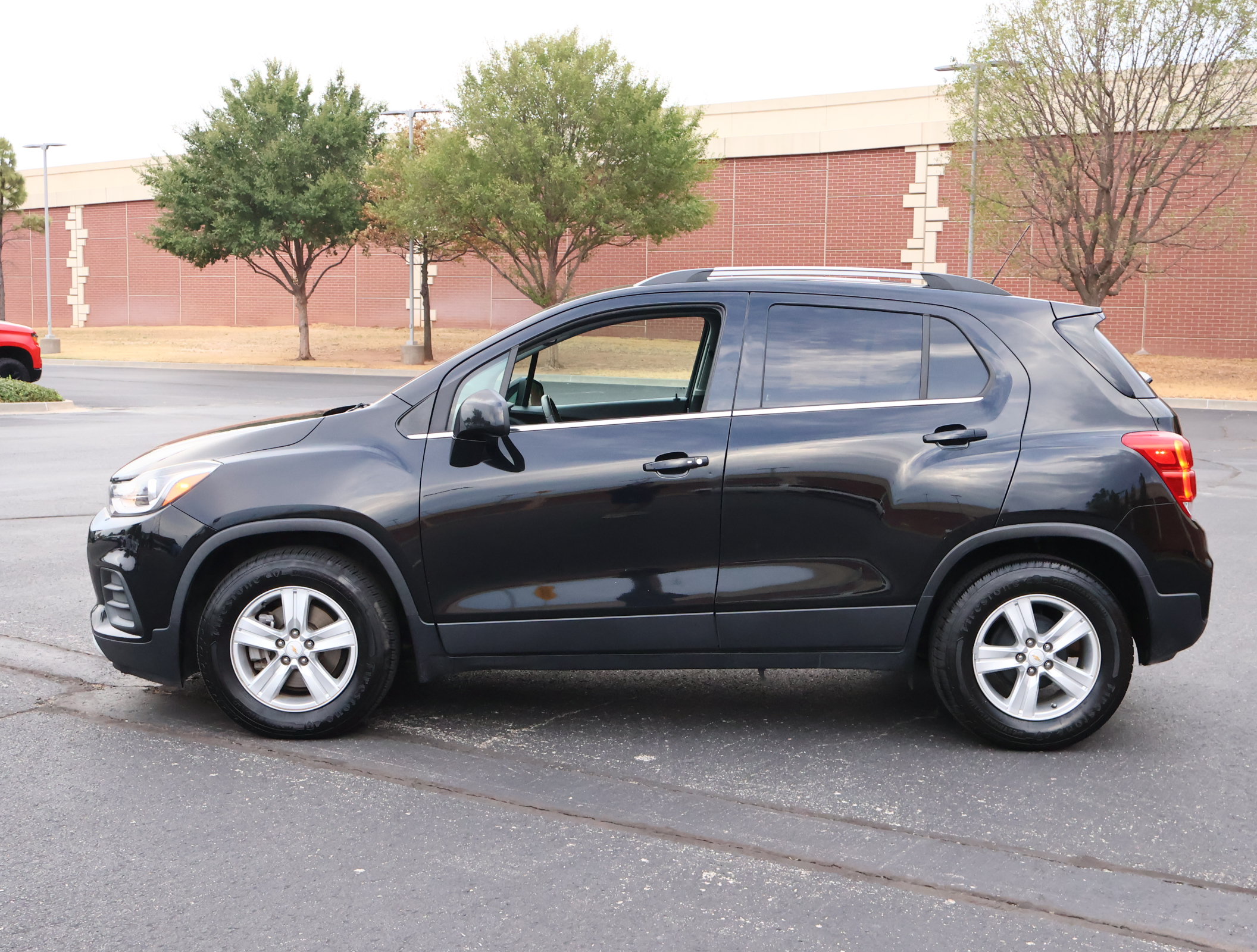 Used 2020 Chevrolet Trax LT w/ LT Convenience Package FWD image 28