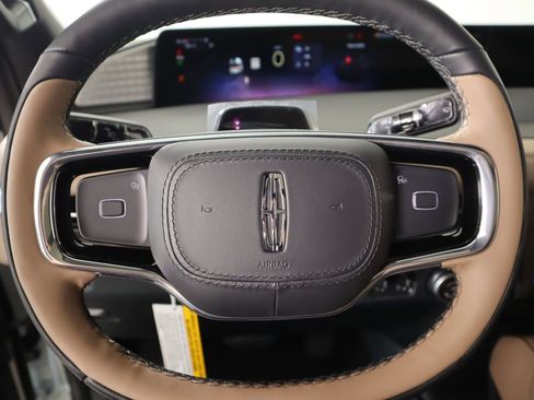 New 2026 Lincoln Navigator L Black Label AWD/4WD image 3
