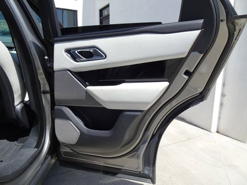 Used 2021 Land Rover Range Rover Velar R-Dynamic S image 17