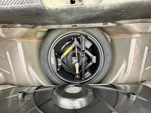Used 2001 Pontiac Bonneville SE FWD image 26