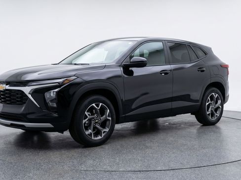 Used 2025 Chevrolet Trax LT w/ LT Convenience Package FWD image 3
