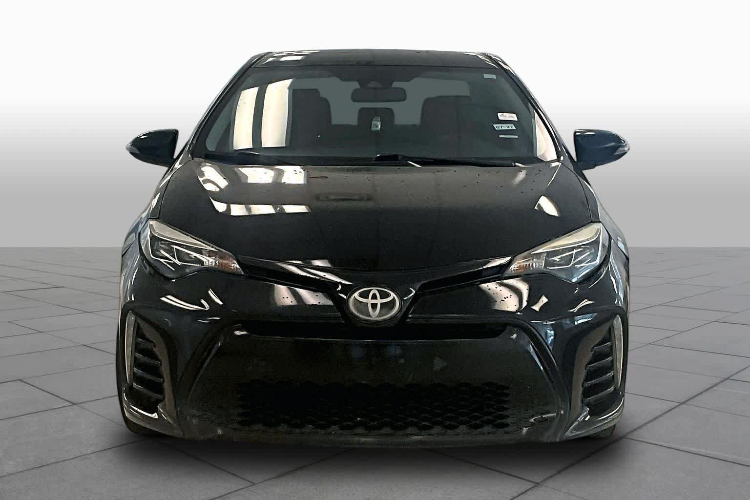 Used 2018 Toyota Corolla SE w/ Carpet Mat Package (TMS) FWD image 3
