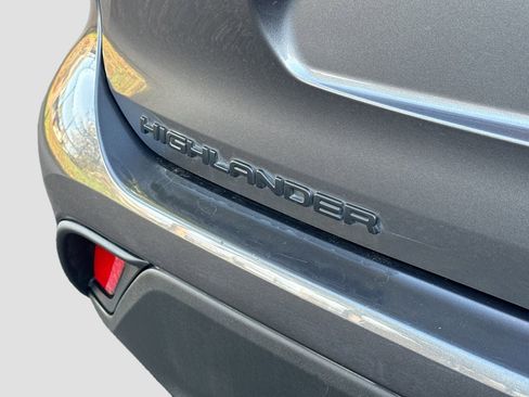 Used 2022 Toyota Highlander XLE image 39