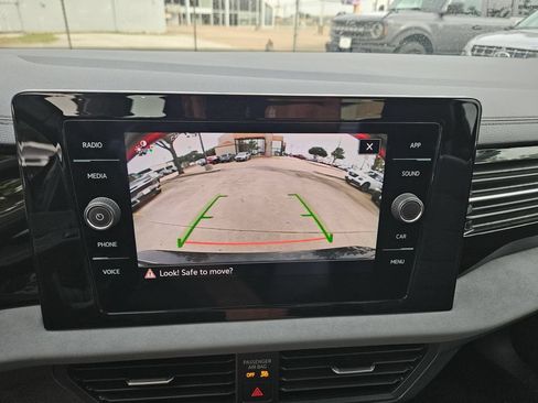 Used 2025 Volkswagen Jetta SE FWD image 22