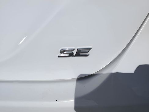 Used 2023 Toyota Camry SE image 11