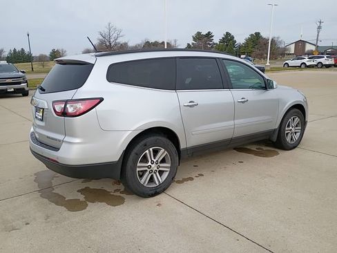 Used 2015 Chevrolet Traverse LT image 7