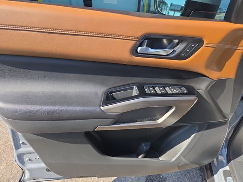 Used 2023 Nissan Pathfinder Platinum image 5